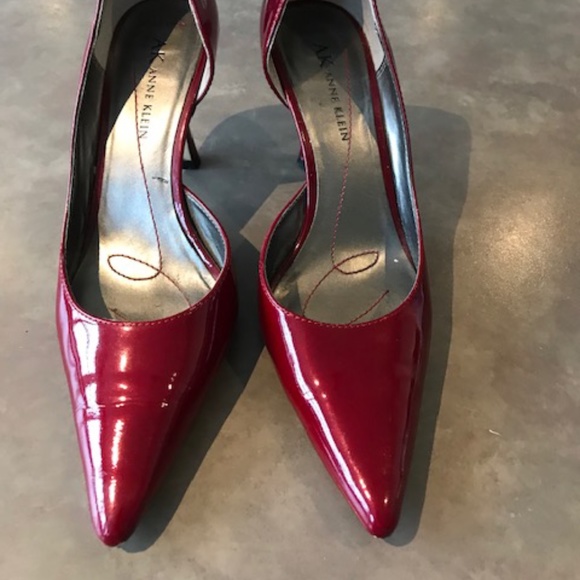 (2* for $30) Anne Klein burgundy patent shoes - Size 6 - Picture 3 of 8